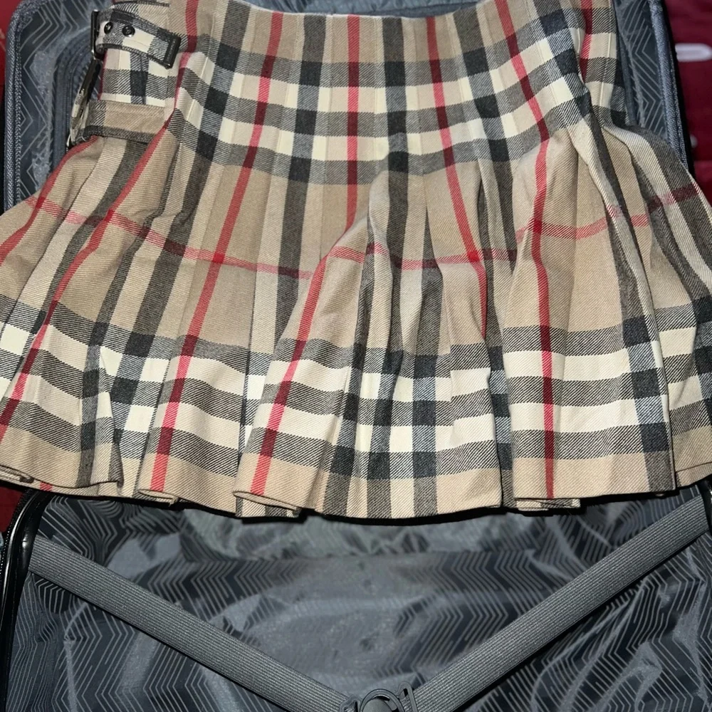 Authentic Burberry Tan Plaid Women's Skirt - Picture 2 of 6